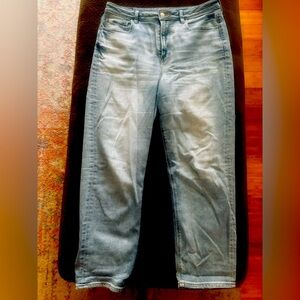 American Eagle Mom Straight Jean